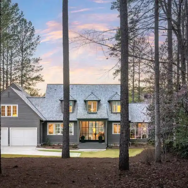 REFINED LAKEFRONT SANCTUARY