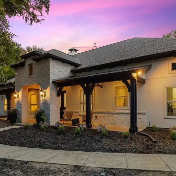 UNIQUE ESTATE ON SIX PICTURESQUE ACRES