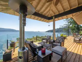 Beautiful Waterfront Retreat