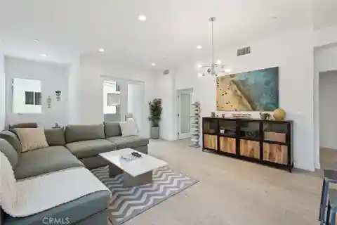 Gorgeous New Hollywood Condominium