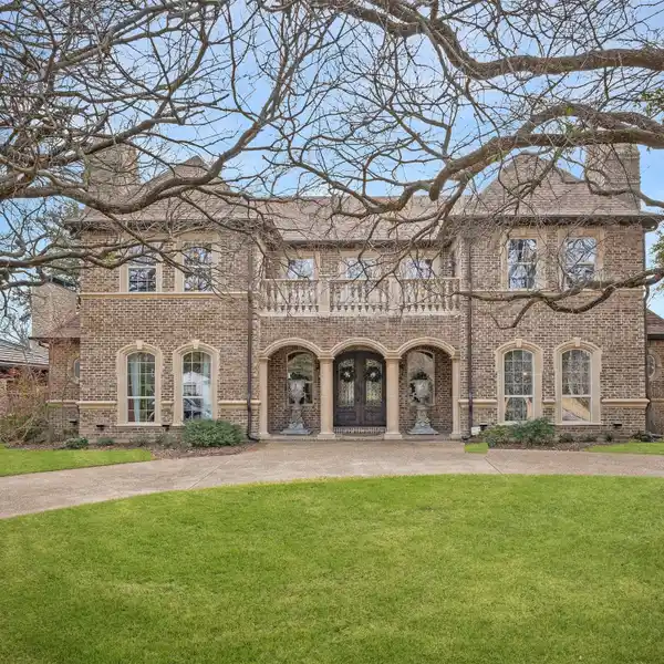 WONDERFUL HOME ON A LARGE LOT