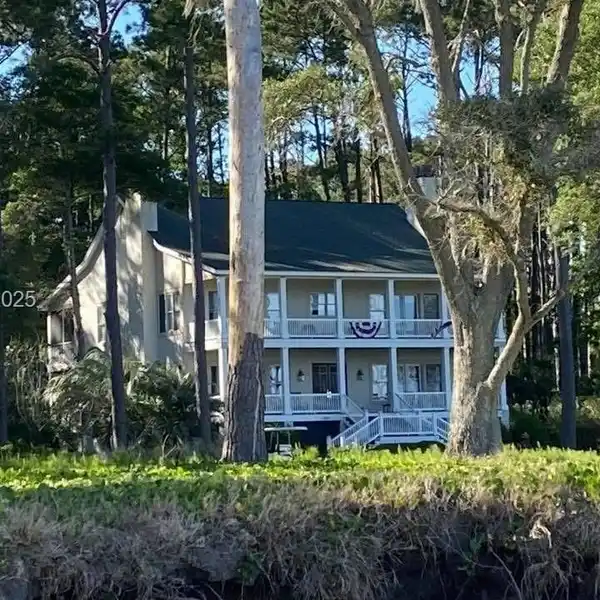 SOUTHERN STYLE OCEANFRONT PLANTATION HOME