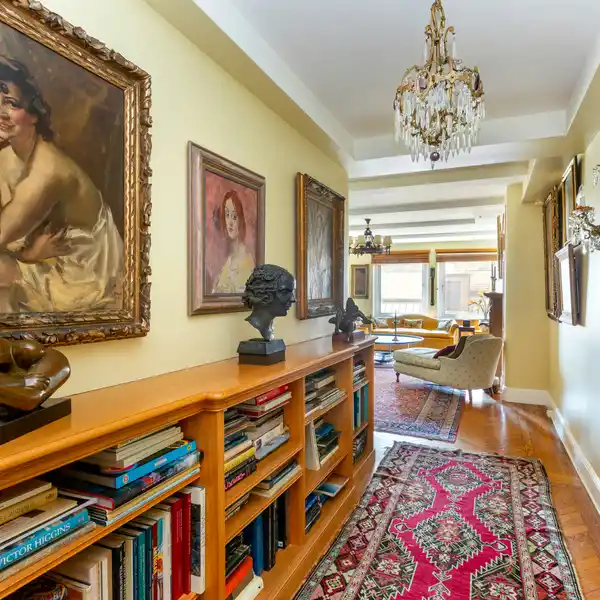 GRACIOUS HOME WITH RIVER VIEWS AND FLEXIBLE LAYOUT