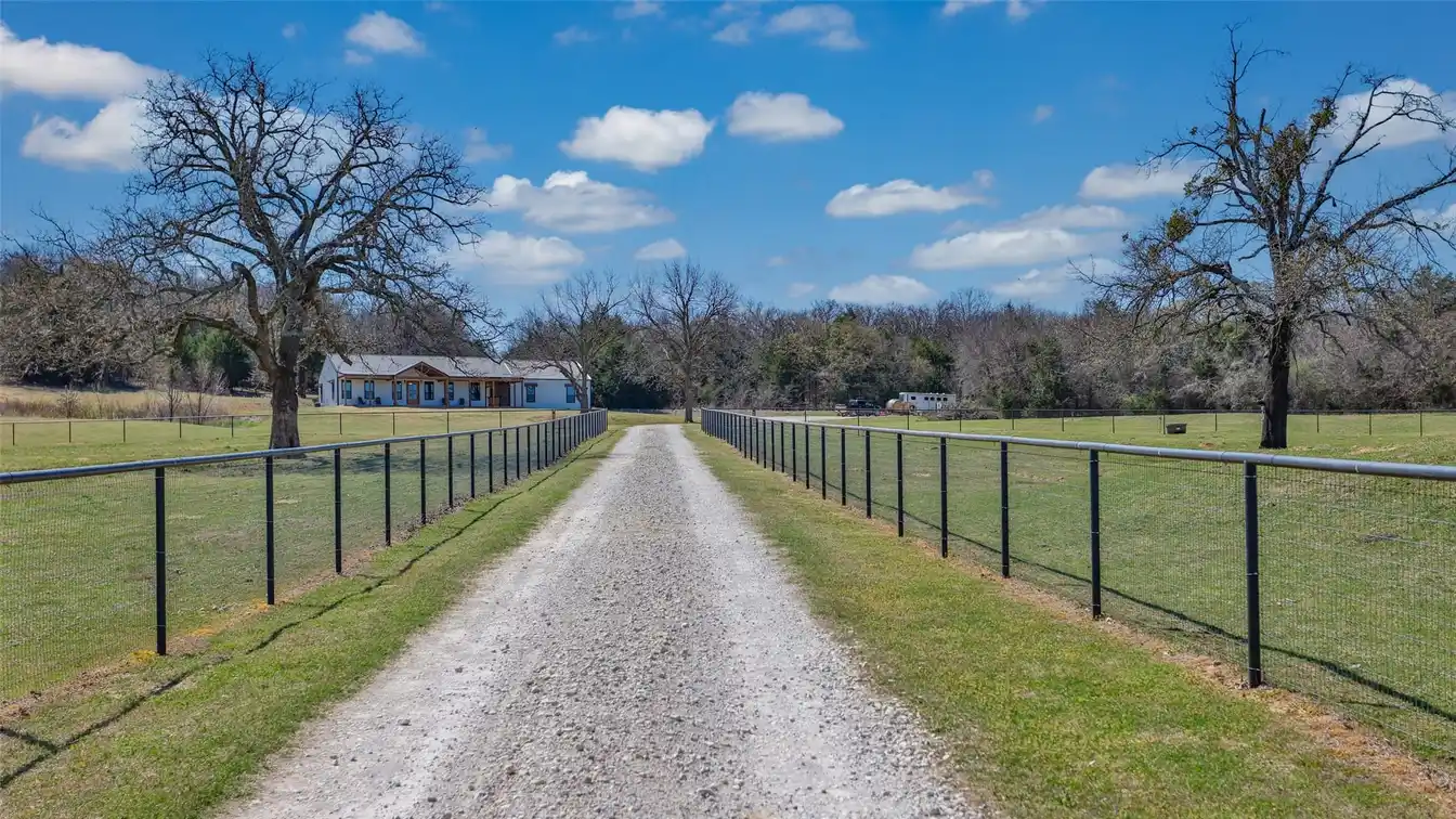 Extraordinary 28-acre Ranch Property