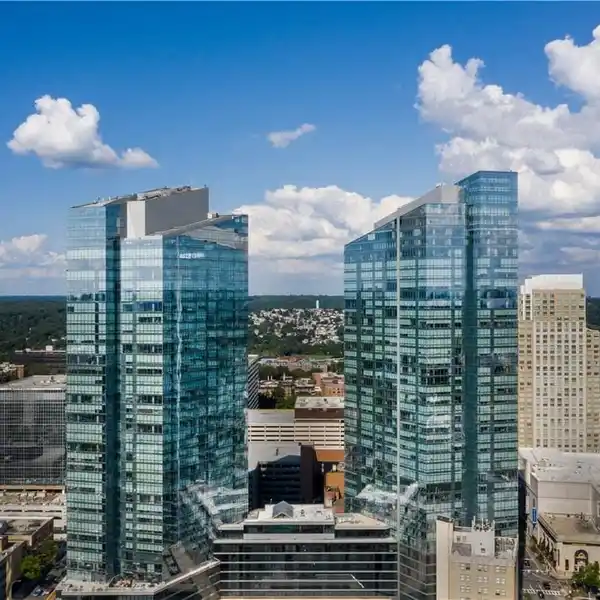 EXQUISITE HIGH-RISE CONDO