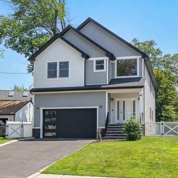 GORGEOUS NEWER CONSTRUCTION COLONIAL