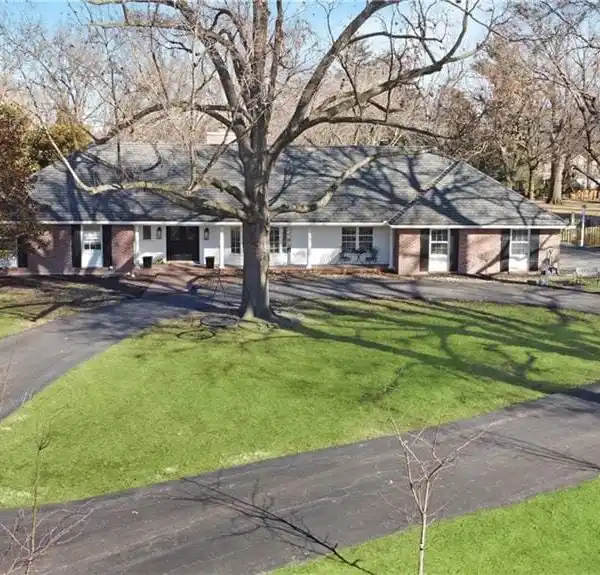 FANTASTIC HOME IN A PRIVATE SETTING