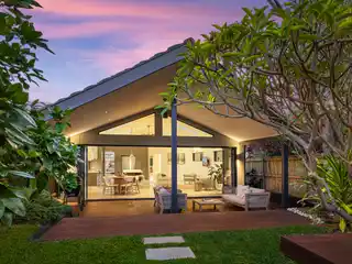 Coastal Sanctuary with Sunlit Open Spaces