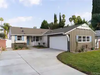 Renovated Beauty Near Lake Balboa Park