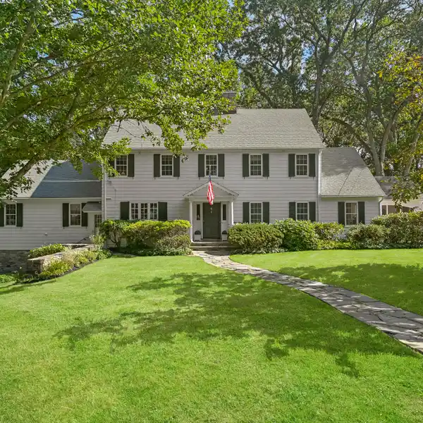 CUSTOOM COLONIAL IN BROOKLAWN