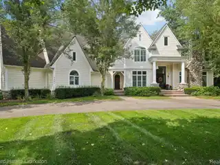 Modern Elegance with a Touch of Classic Charm