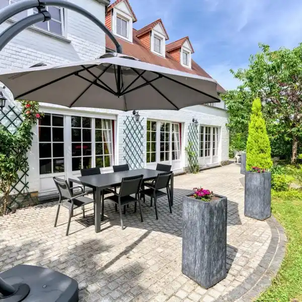 BEAUTIFUL COMPLETELY REFURBISHED VILLA