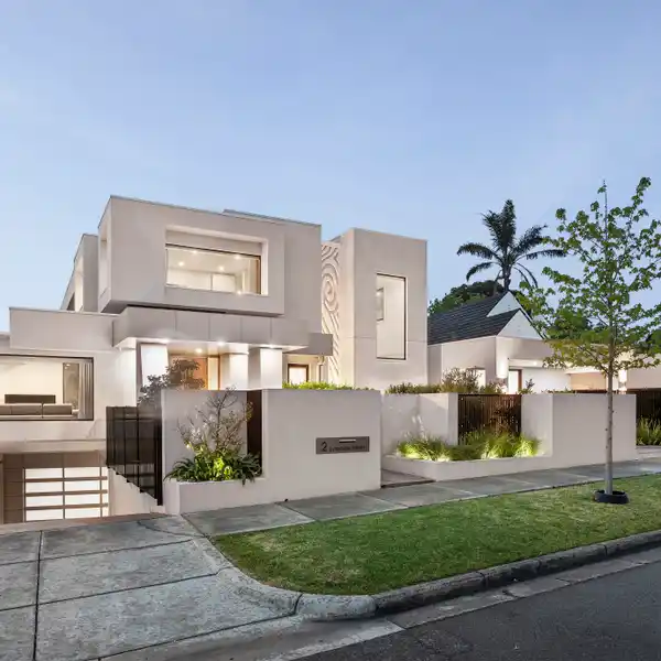 SUPERBLY CRAFTED CONTEMPORARY HOME