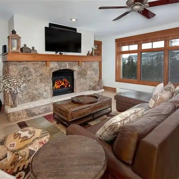PREMIER SKI-IN/SKI-OUT RESIDENCE AT LONE EAGLE