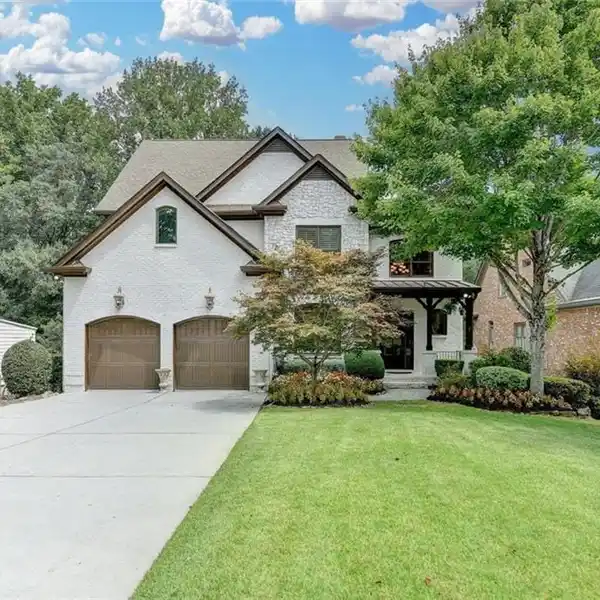 SPECIAL HOME IN PRIME ASHFORD PARK LOCATION