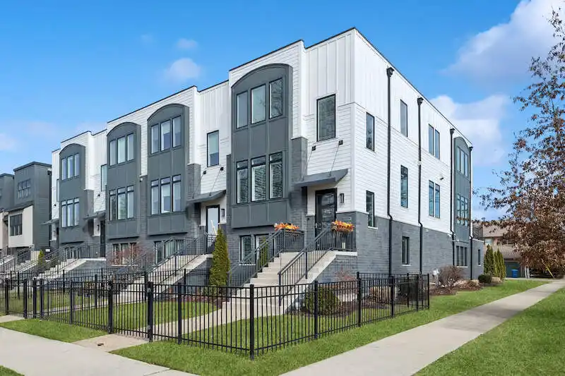 Luxury Townhome in Downtown Elmhurst