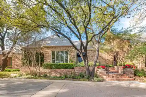 Timeless Architectural Design with Contemporary Finishes