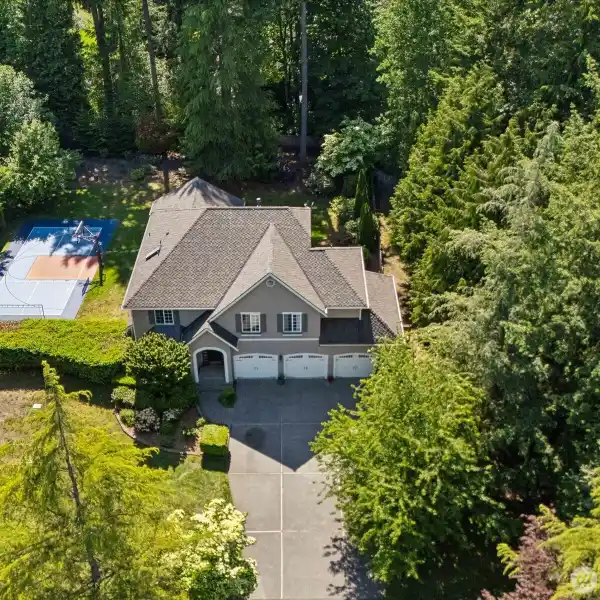 RURAL LIVING IN A CONVENIENT LOCATION