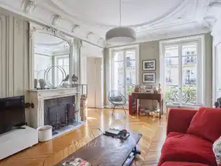 Spacious Apartment Steps to Parc Monceau
