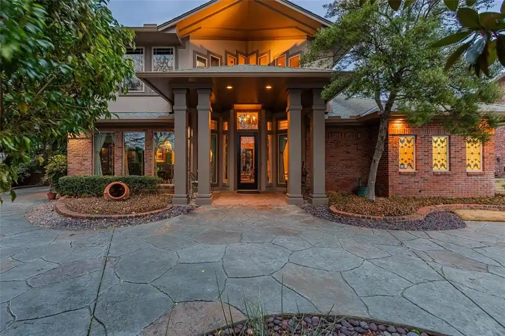 A Vacation-like Luxury Lifestyle