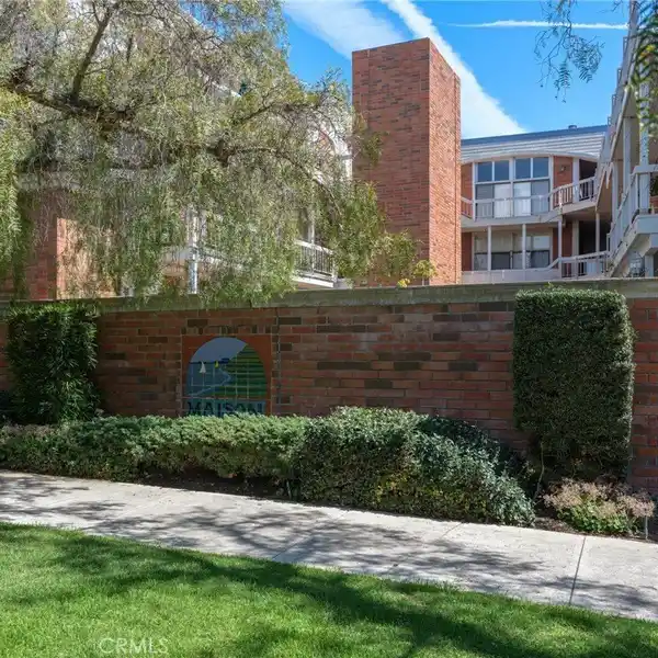 BEAUTIFULLY DESIGNED CONDO