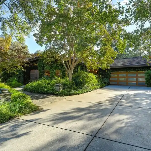 AMAZING SPACIOUS SINGLE-STORY ON A LARGE LOT