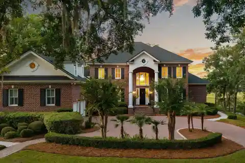 Magnificent Waterfront Estate in the Reserve in Olde Park