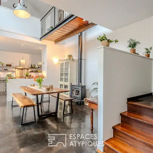 BEAUTIFULLY RENOVATED TOWNHOUSE