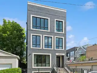 Private Rooftop Retreat in Prime Lincoln Park