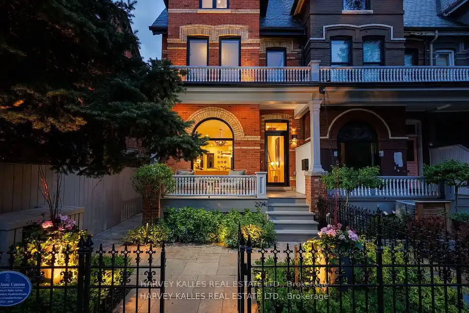Beautifully Restored End-row Victorian