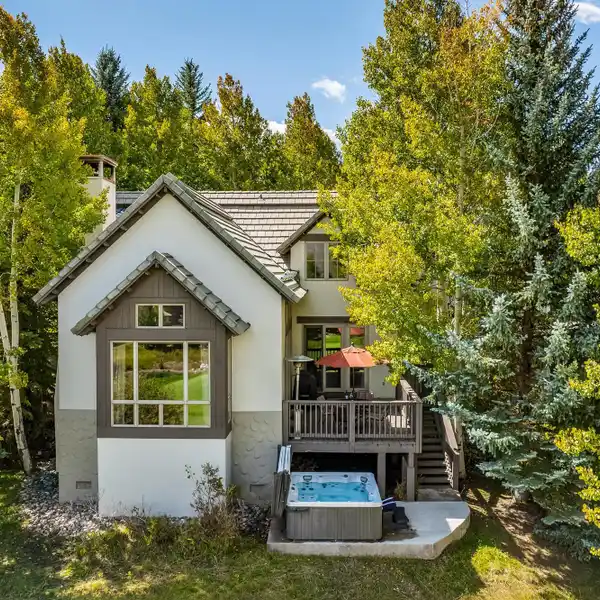 MOUNTAIN AND GOLF COURSE VIEWS IN EXCLUSIVE GATED COMMUNITY