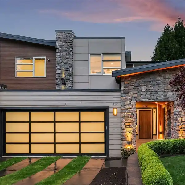 SOPHISTICATED DOWNTOWN LIVING