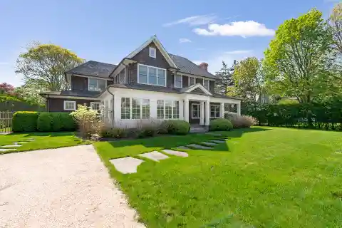 Beautiful Five Bedroom Home for Lease