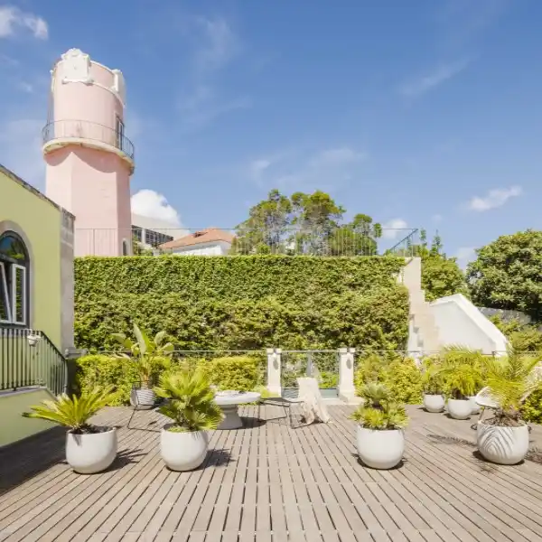 SOPHISTICATED OEIRAS DUPLEX WITH EXPANSIVE PRIVATE TERRACE