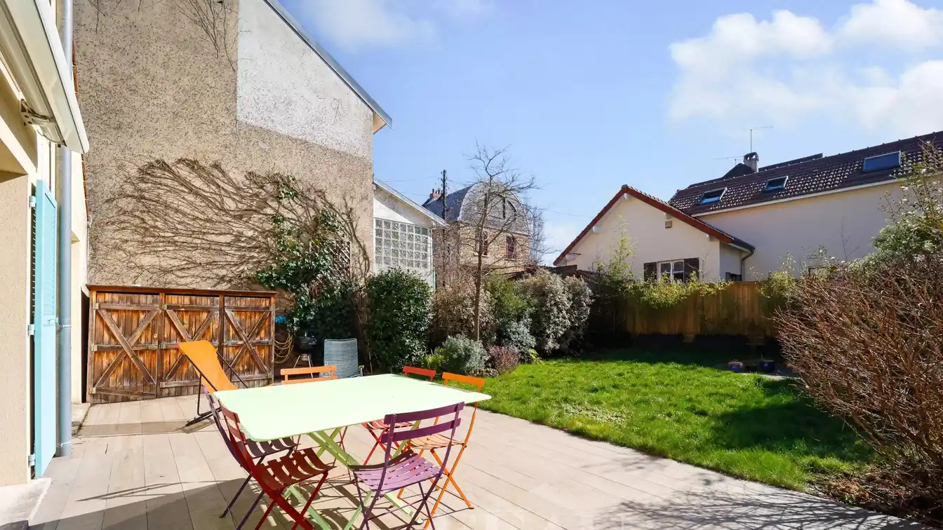 Lovely Four Bedroom Home with Outdoor Space