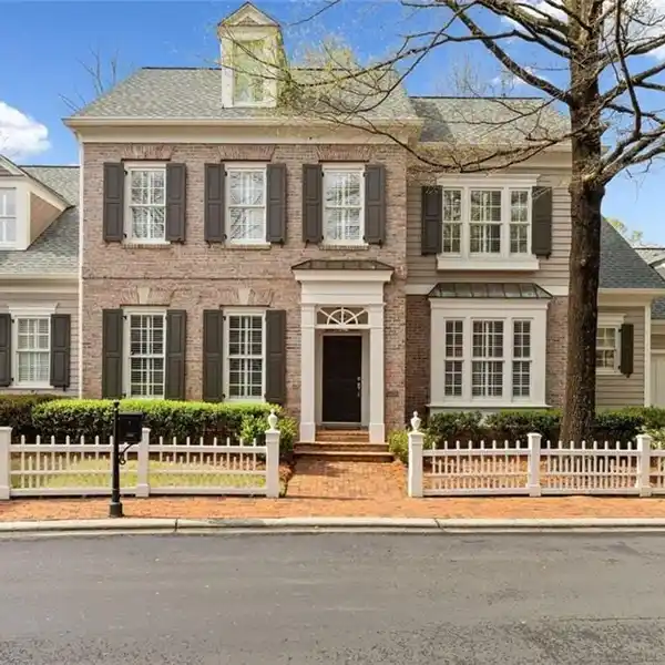 QUALITY CRAFTSMANSHIP IN DISTINGUISHED BELLEWOOD