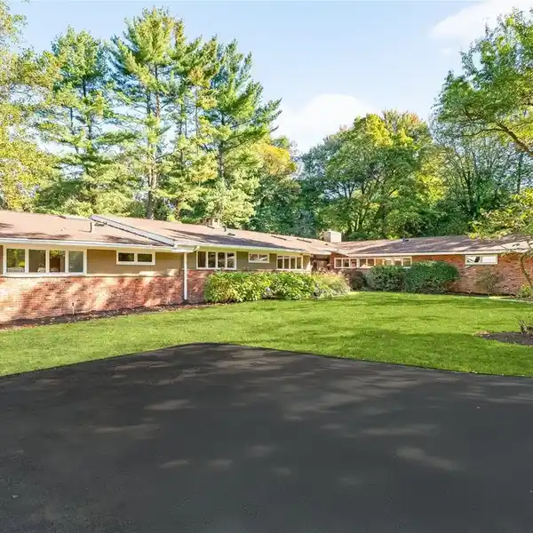 CHARMING MODERN GEM IN HARTSDALE