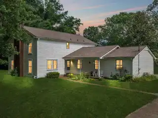 Charming Home in Lovely Green Valley