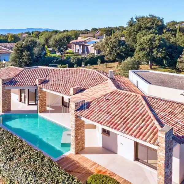 LUXURIOUS VILLA IN A PEACEFUL SETTING
