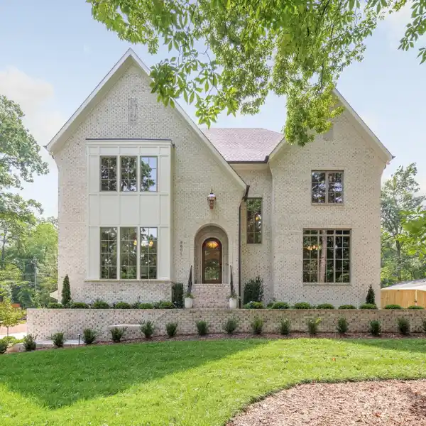 BEAUTIFUL NEW CONSTRUCTION IN SHERWOOD FOREST
