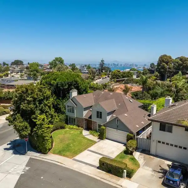 SPACIOUS POINT LOMA RETREAT NEAR WATERFRONT