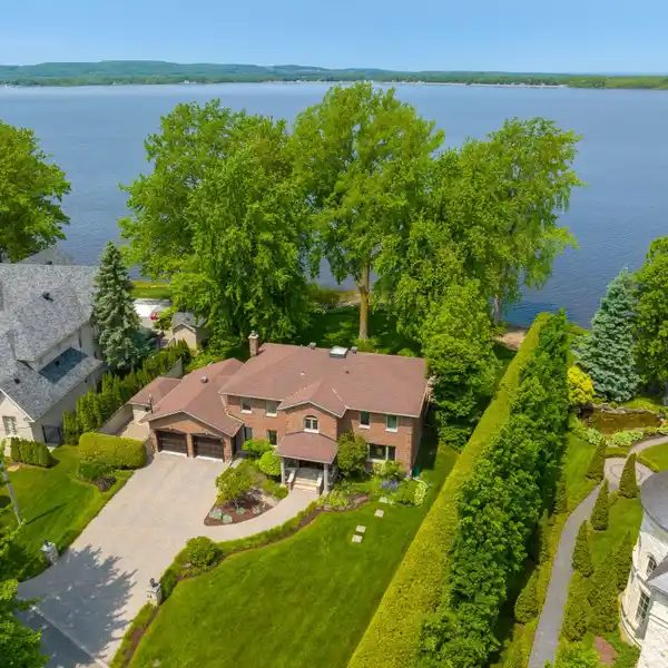 WATERFRONT HOME WITH UNMATCHED SUNSET VIEWS