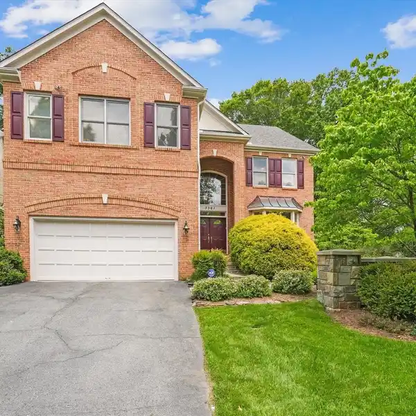 ELEGANT COLONIAL WITH PRIVATE PATIO RETREAT
