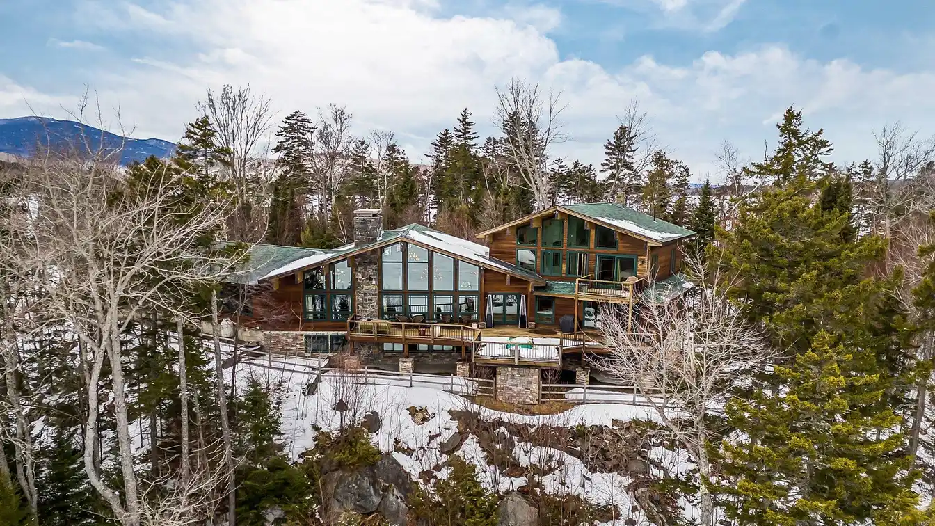 Custom-built Masterpiece on the Shores of Moosehead Lake