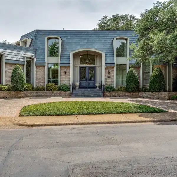 TIMELESS ELEGANCE IN GATED GLEN LAKES