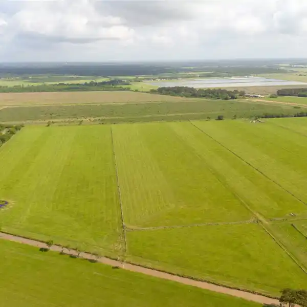 EXPANSIVE AND VERSATILE ACREAGE