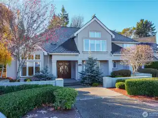 Elegant Cul-De-Sac Home Backing Scenic Green Belt
