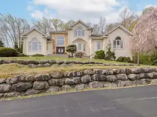 Gorgeous Home in a Convenient Location