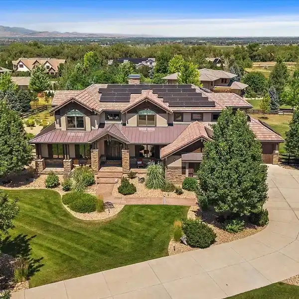 GORGEOUS MOUNTAIN CONTEMPORARY HOME