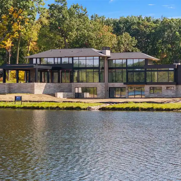 EXTRAORDINARY SHOWCASE OF MODERN DESIGN